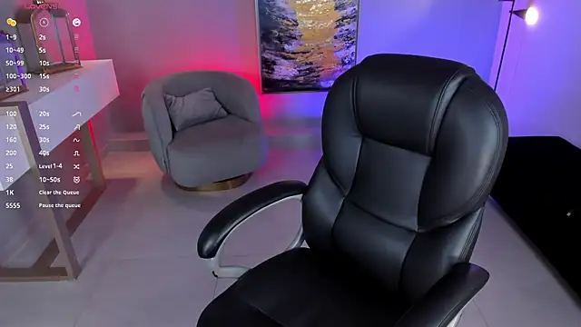 LizzHamilton   online show from January 2025 06:16:01 PM