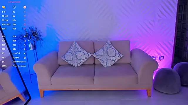 LizzHamilton   online show from January 2025 09:19:01 PM