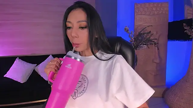 LizzHamilton   online show from September 2025 09:51:01 PM