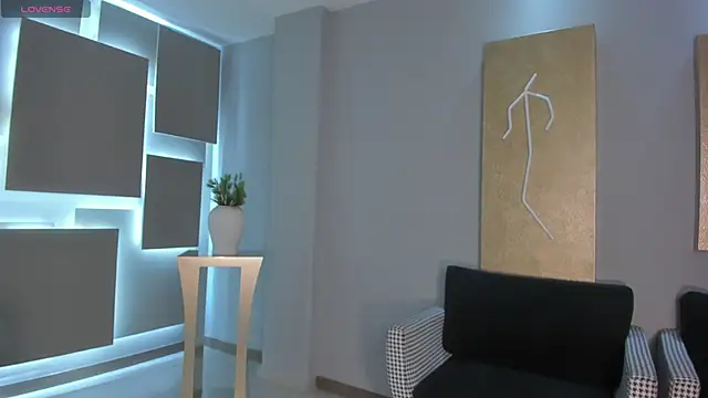 LizzHamilton   online show from January 2026 12:32:02 PM