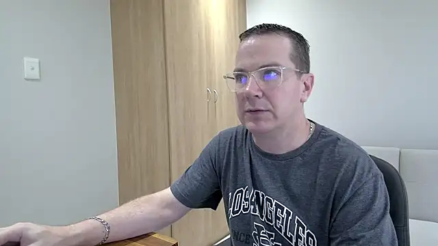 BrettJ81 online show from March 2025 01:05:02 PM