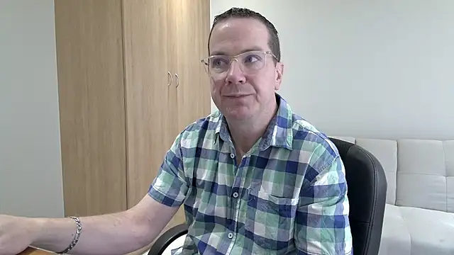 BrettJ81 online show from October 2025 10:46:02 AM