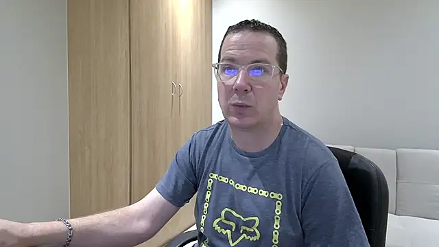 BrettJ81 online show from October 2025 04:26:01 PM