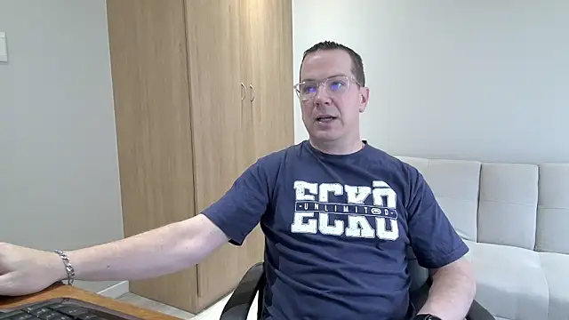 BrettJ81 online show from October 2025 12:52:02 PM