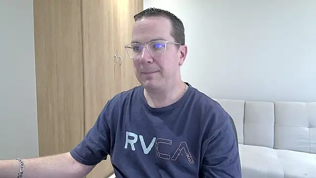 BrettJ81 online show from November 2025 12:58:02 PM