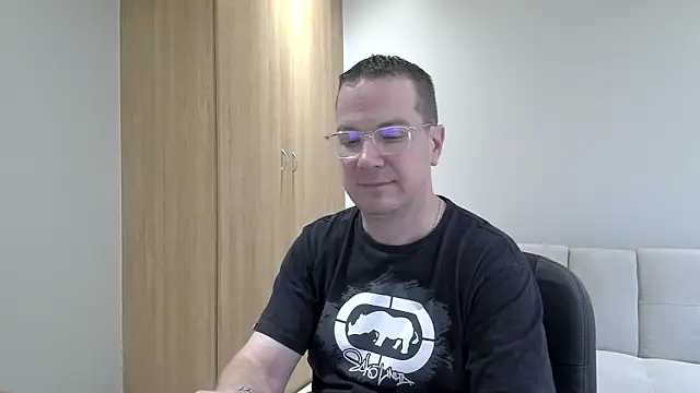 BrettJ81 online show from November 2025 03:23:01 PM