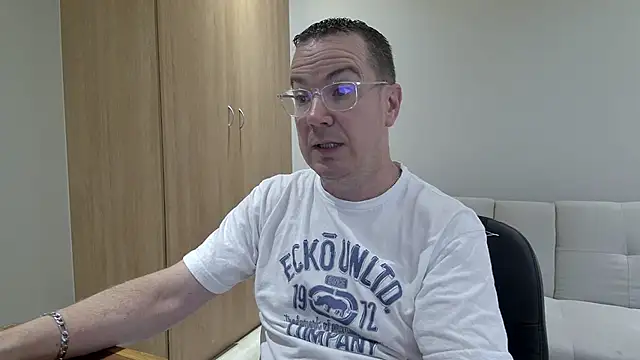 BrettJ81 online show from February 2026 02:18:01 PM