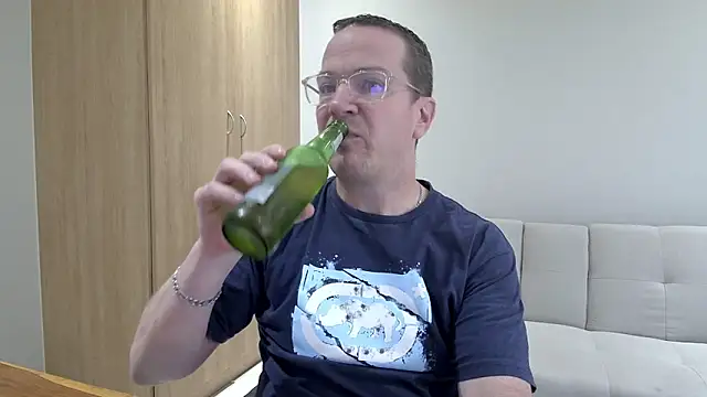 BrettJ81 online show from April 2026 02:53:01 PM