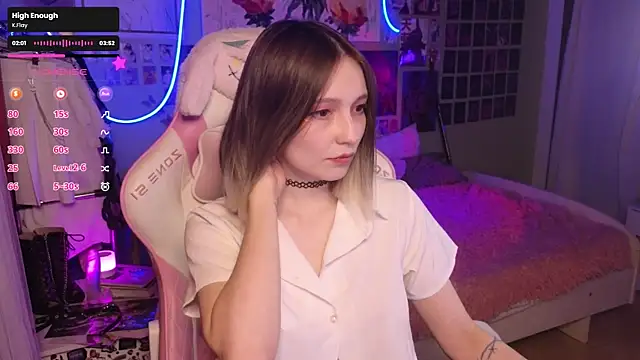 Snapshot of Evie_Ro chatting on October 2025 12:25:01 AM Evie Ro online show from October 2025 12:25:01 AM