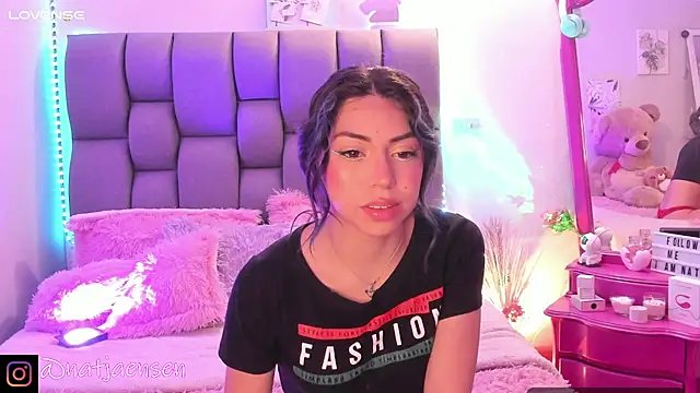 Snapshot of natalie_jaensen chatting on December 2024 11:34:02 PM natalie jaensen online show from December 2024 11:34:02 PM