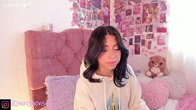 Snapshot of natalie_jaensen chatting on February 2025 11:31:02 AM natalie jaensen online show from February 2025 11:31:02 AM