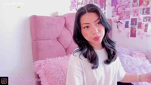 Snapshot of natalie_jaensen chatting on March 2025 02:33:02 PM natalie jaensen online show from March 2025 02:33:02 PM