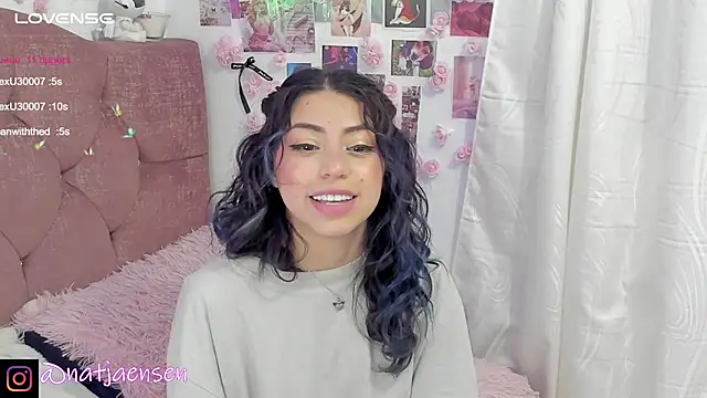 Snapshot of natalie_jaensen chatting on March 2025 11:00:02 PM natalie jaensen online show from March 2025 11:00:02 PM