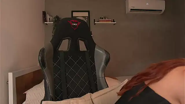 DaniDusan  online show from March 2025 06:32:01 PM