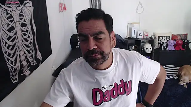 soyelcarlitos  online show from April 2026 05:35:01 PM