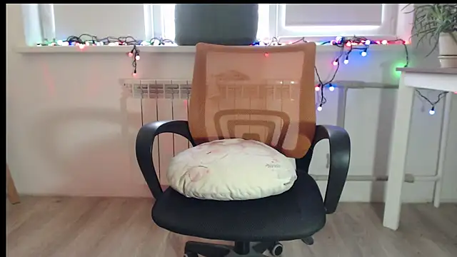 Cutie peach online show from January 2026 12:21:01 PM