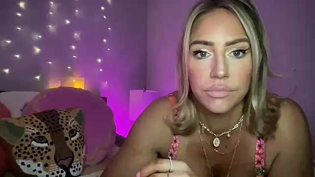 Snapshot of Fitnessbabe69 chatting on December 2024 11:30:02 AM Fitnessbabe69 online show from December 2024 11:30:02 AM